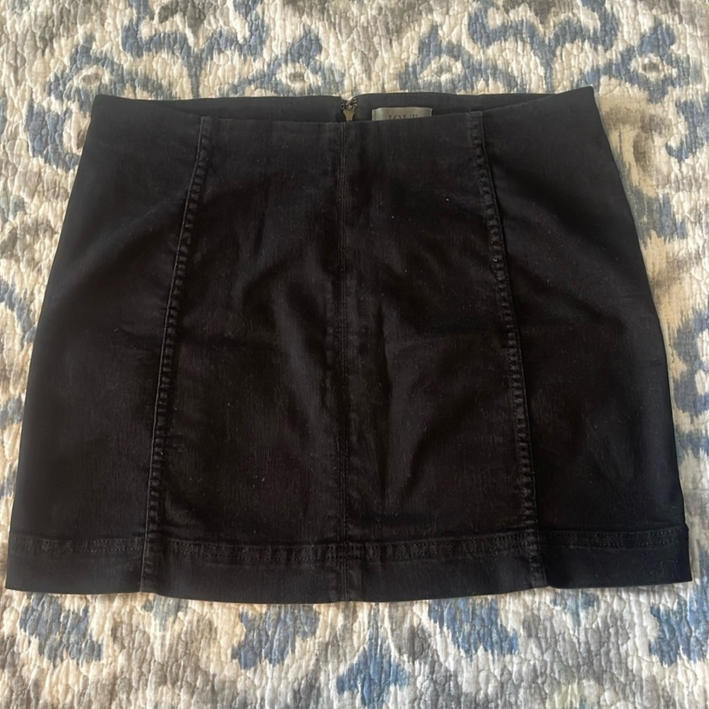 9/29w black back zip mini skirt